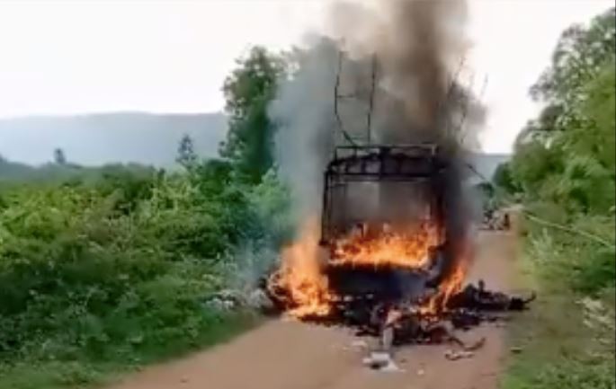 চলন্ত অটোরিকশায় আগুন লেগে পাঁচ নারীর মৃত্যু